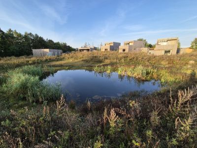 Bofællesskabet Midtbanebrinken, Hvalsø – med udsigt over Sagnlandet.